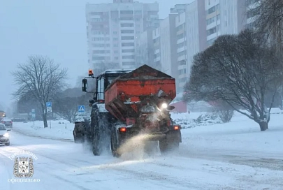 На уборку снега в Гомельской области вышли сотни машин
